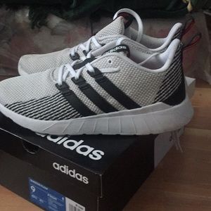 Adidas Questar Flow Size 9